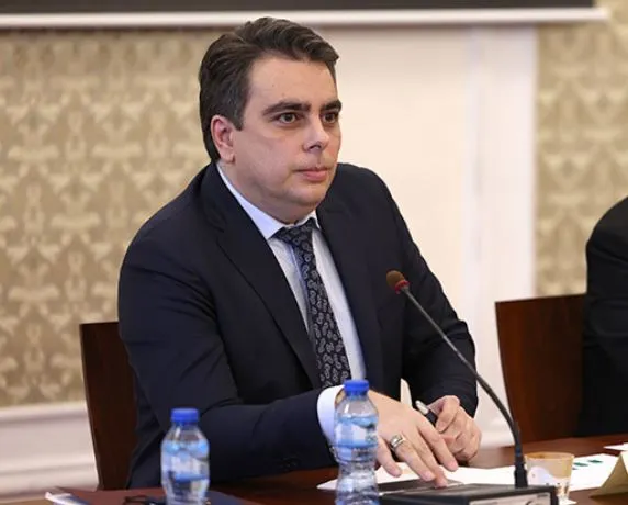 Василев към Вебер: Отговорно ли е да излъжеш българския народ, предлагайки хора, които не знаят, че ще са министри