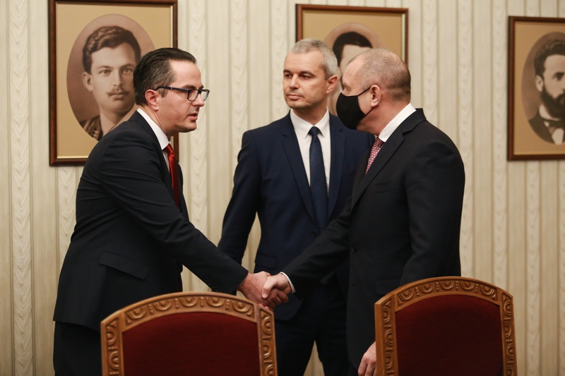 „Възраждане“ и президента в спор за референдума за еврото